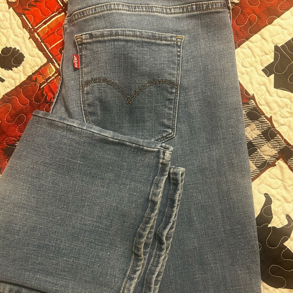 Levi’s - Picture 3 of 5